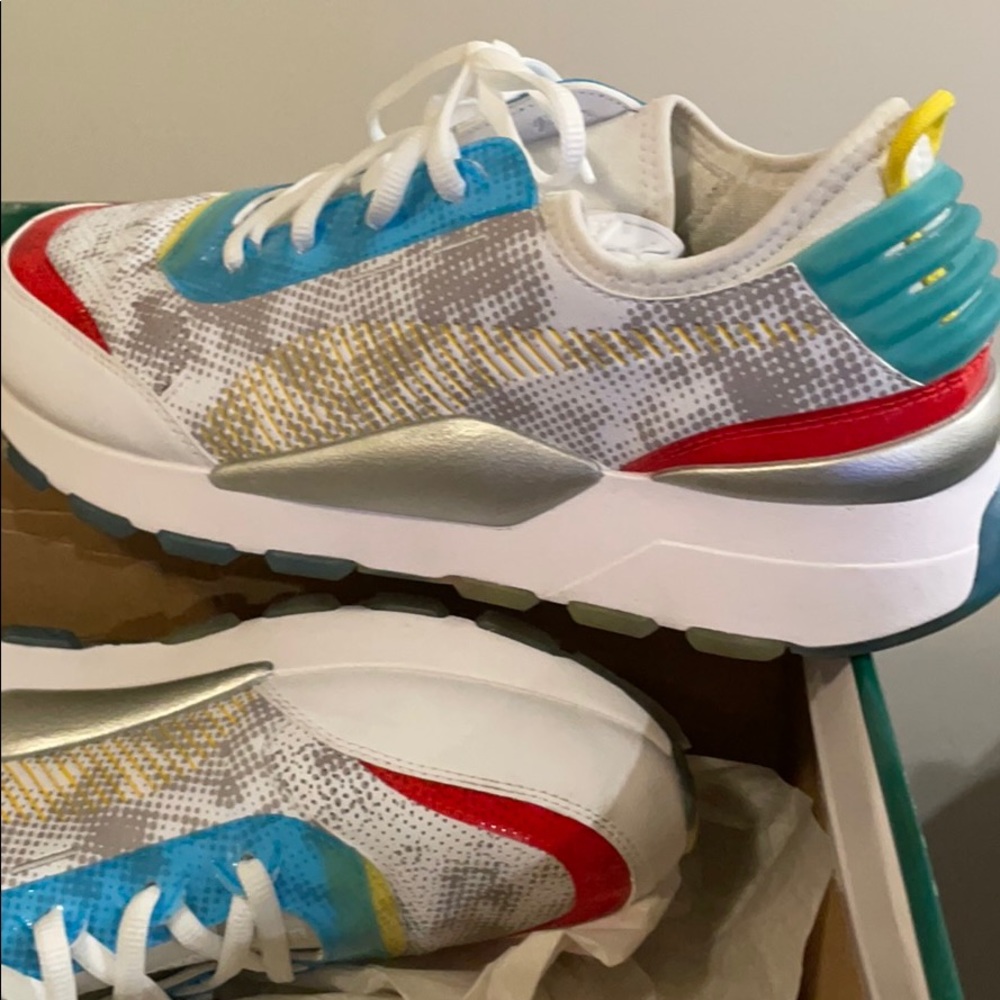 Sneakers